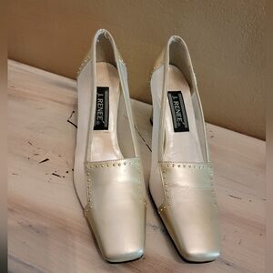 J Renee Size 6.5 Women's Gold Dress Shoe Pump Formal Party Wedding